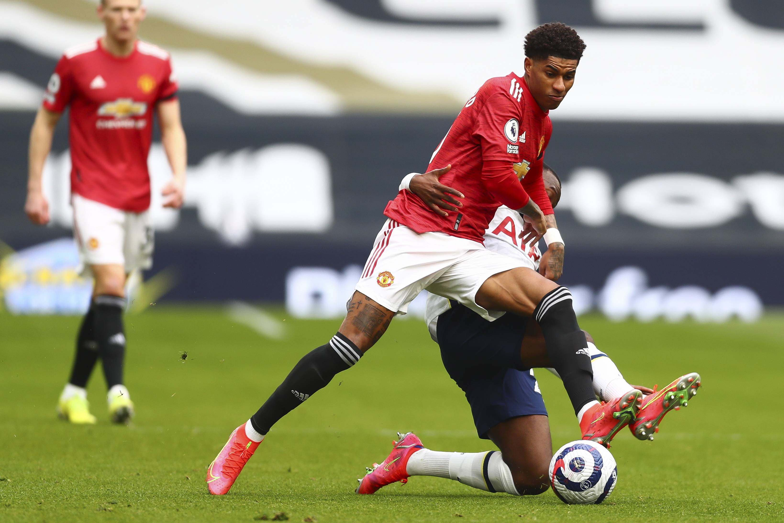 束前與他達 束前與他達